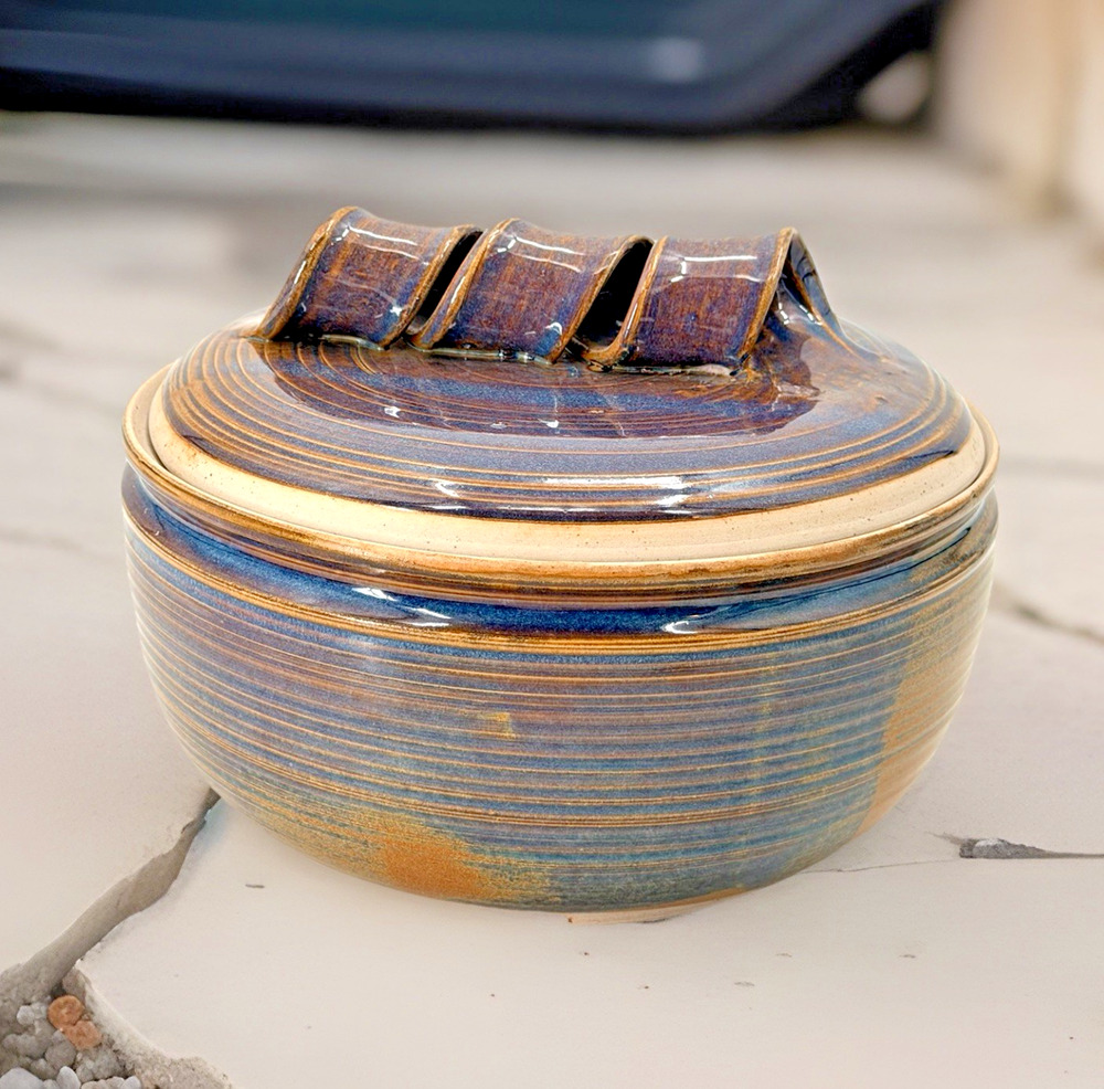 Vintage Hand Thrown Studio Art Pottery Lidded Casserole Crock Bowl Stoneware